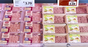Lidl wyrównuje ceny mięsa i roślinnych zamienników