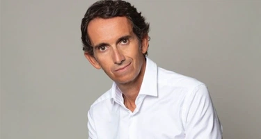Alexandre Bompard pozostaje na czele Carrefour do 2026 roku